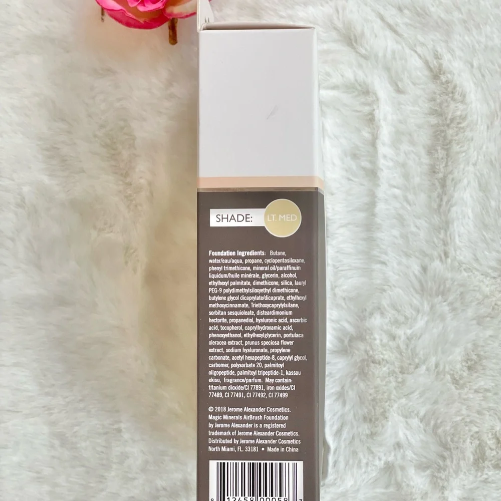 New with tags MAGIC MINERAL AIRBRUSH FOUNDATION With Kabuki Brush to buff, blend